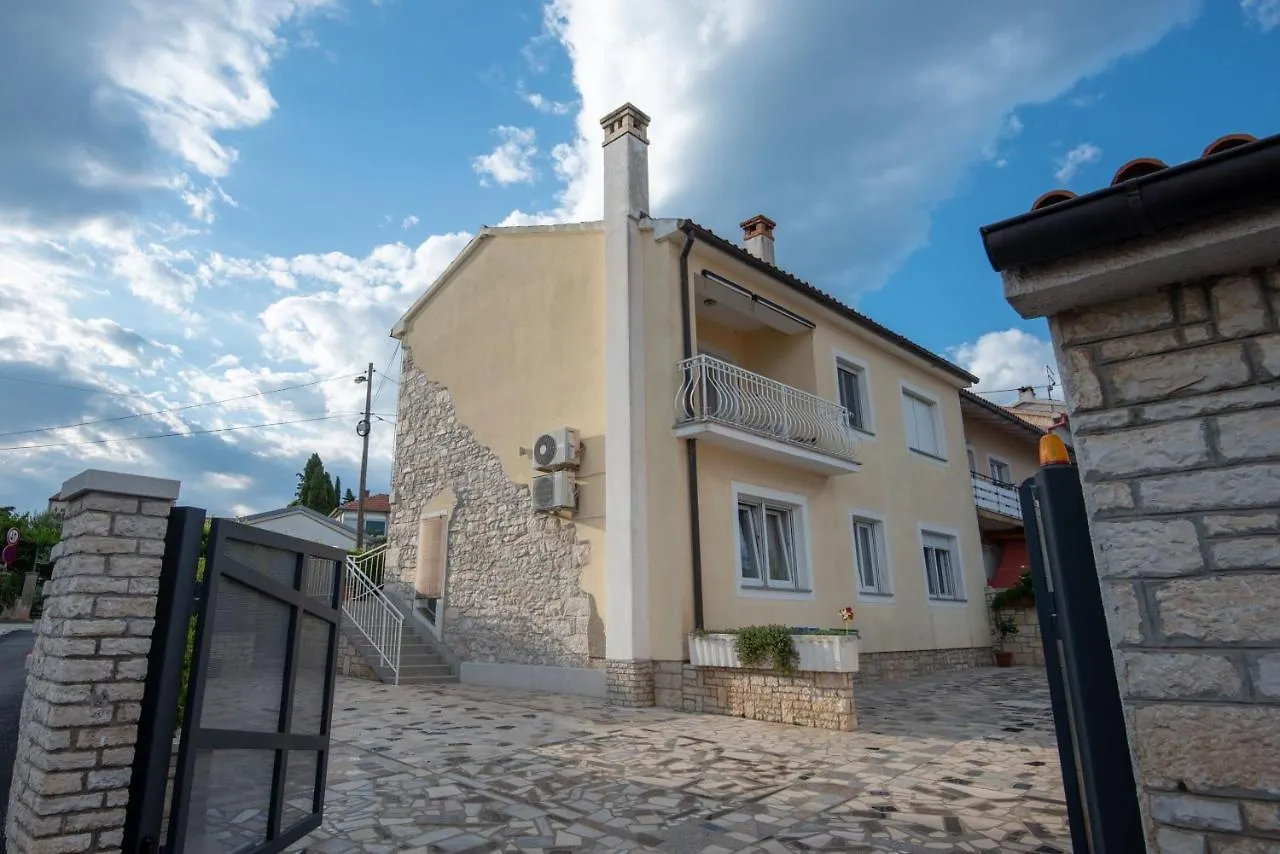 Apartment Apartman Justina Medulin For 2 Person